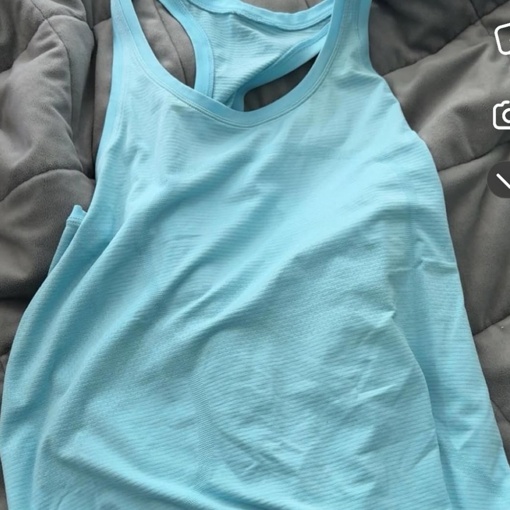 Lululemon “Washed Blue” light blue size 10 tank new condition